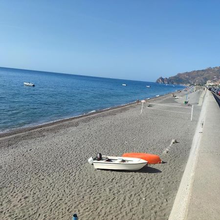 Apartmán Attico Delle Pomelie Santa Teresa Di Riva Exteriér fotografie