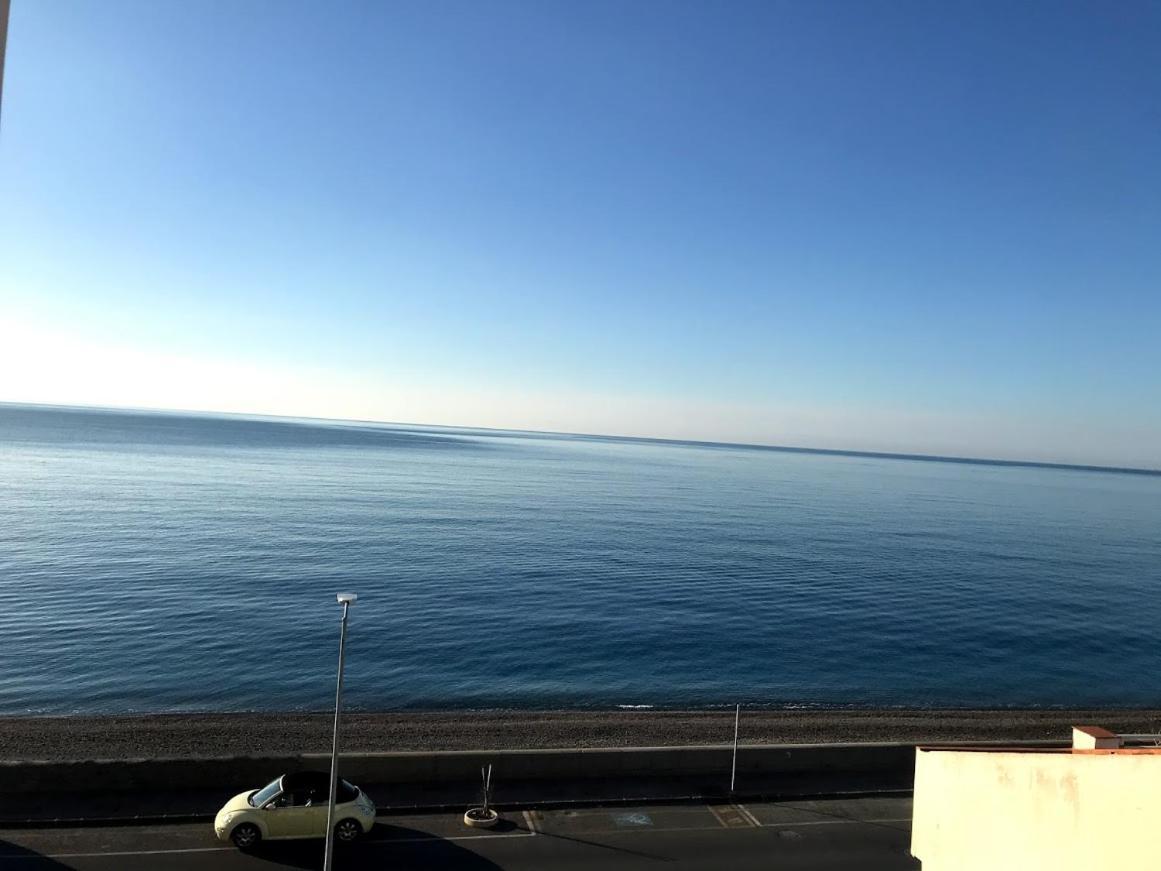 Apartmán Attico Delle Pomelie Santa Teresa Di Riva Exteriér fotografie