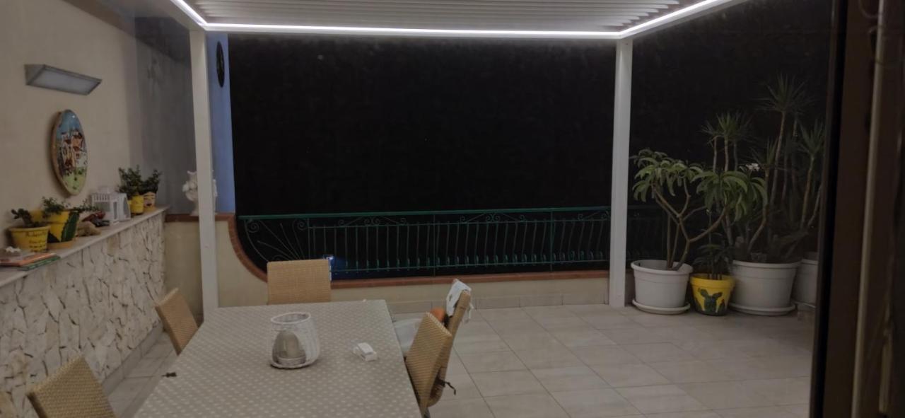 Apartmán Attico Delle Pomelie Santa Teresa Di Riva Exteriér fotografie