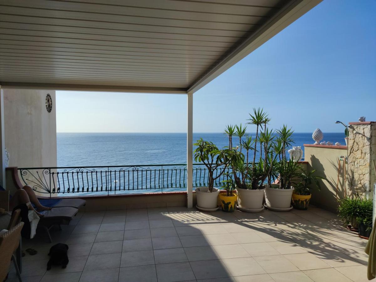 Apartmán Attico Delle Pomelie Santa Teresa Di Riva Exteriér fotografie